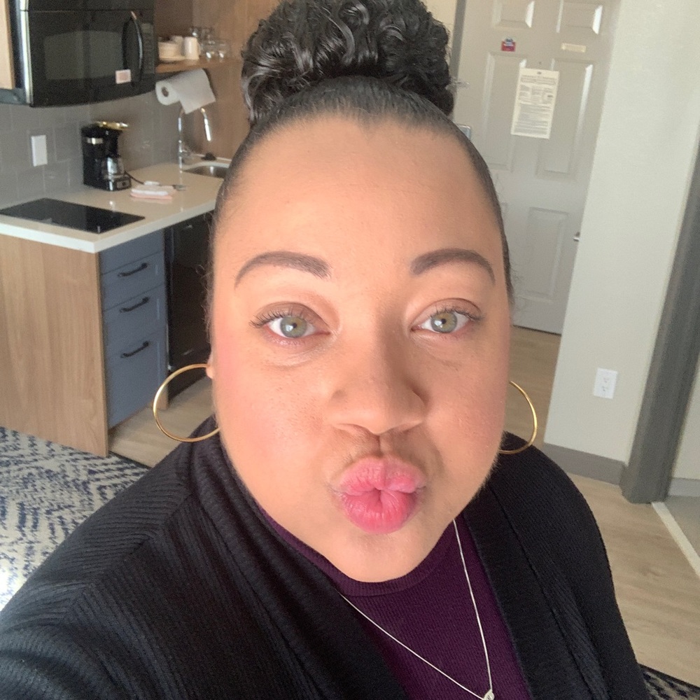 Meet your Posher, Lori